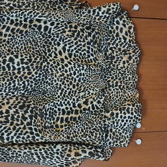 Animal print blouse with cinched waist - Picture 3 of 4